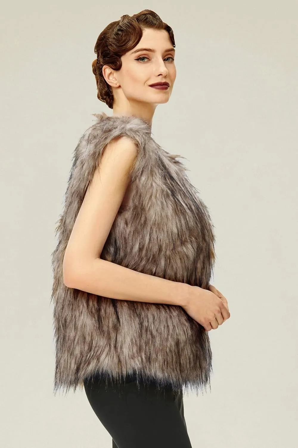 BABEYOND Womens Faux Fur Vest Short Coat Sleeveless Jacket for Winter Fluffy Outwear with Pockets