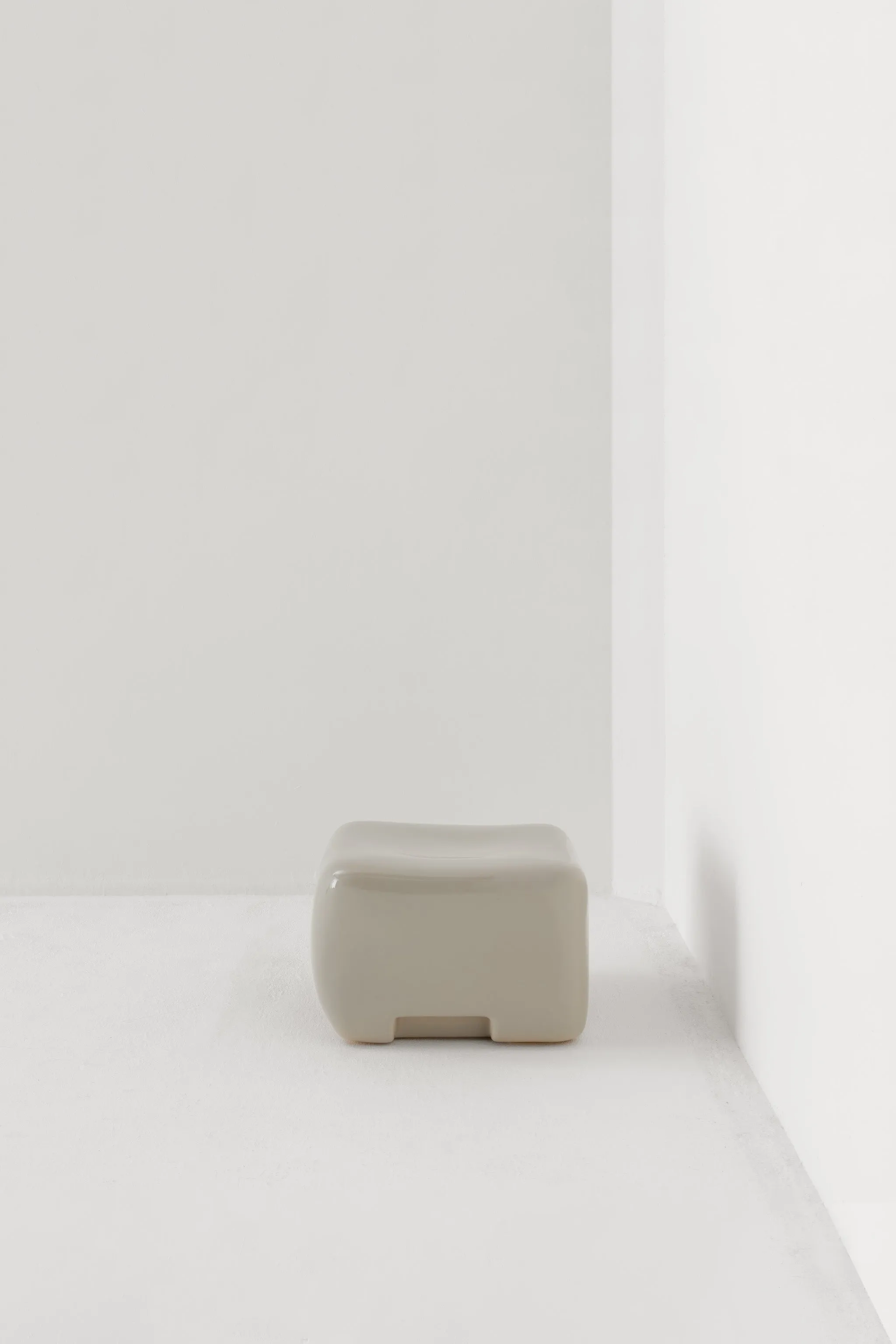 COBBLE LOW SIDE TABLE & STOOL / PEBBLE