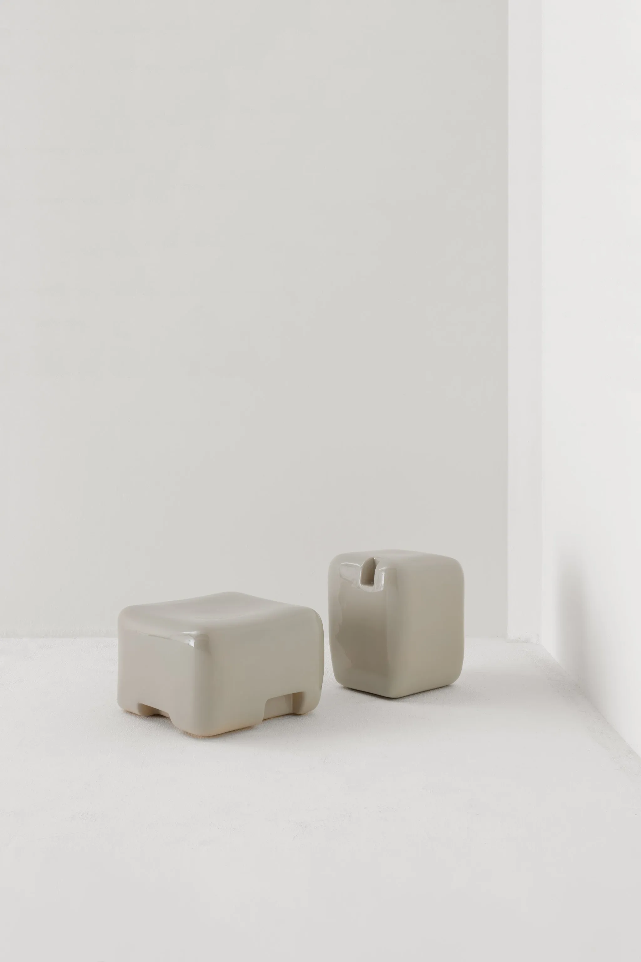 COBBLE TALL SIDE TABLE & STOOL / PEBBLE