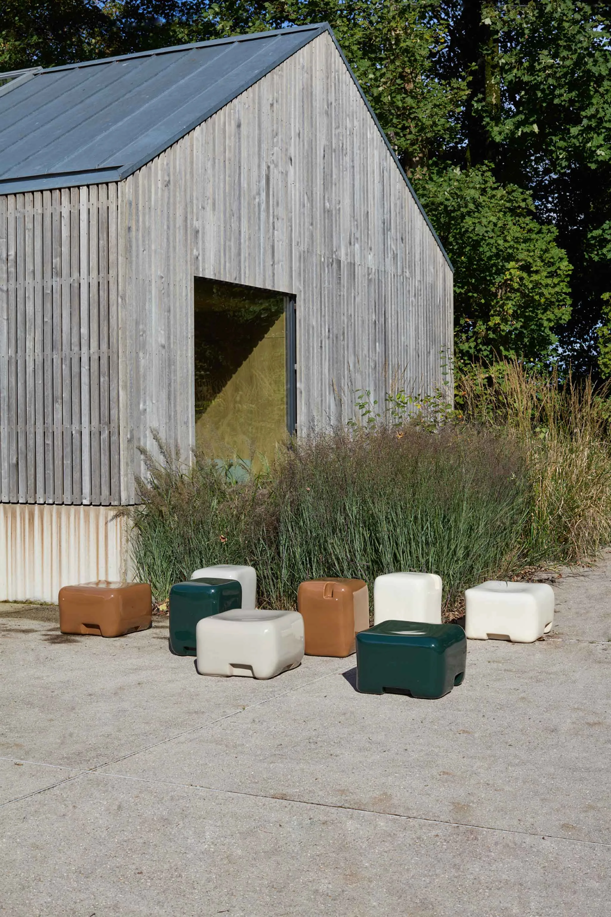 COBBLE TALL SIDE TABLE & STOOL / PEBBLE