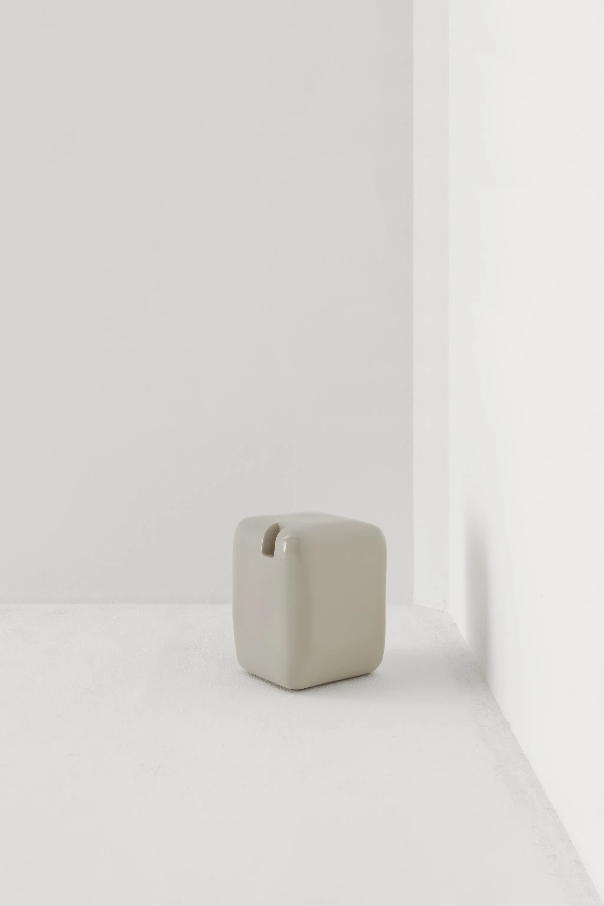 COBBLE TALL SIDE TABLE & STOOL / PEBBLE