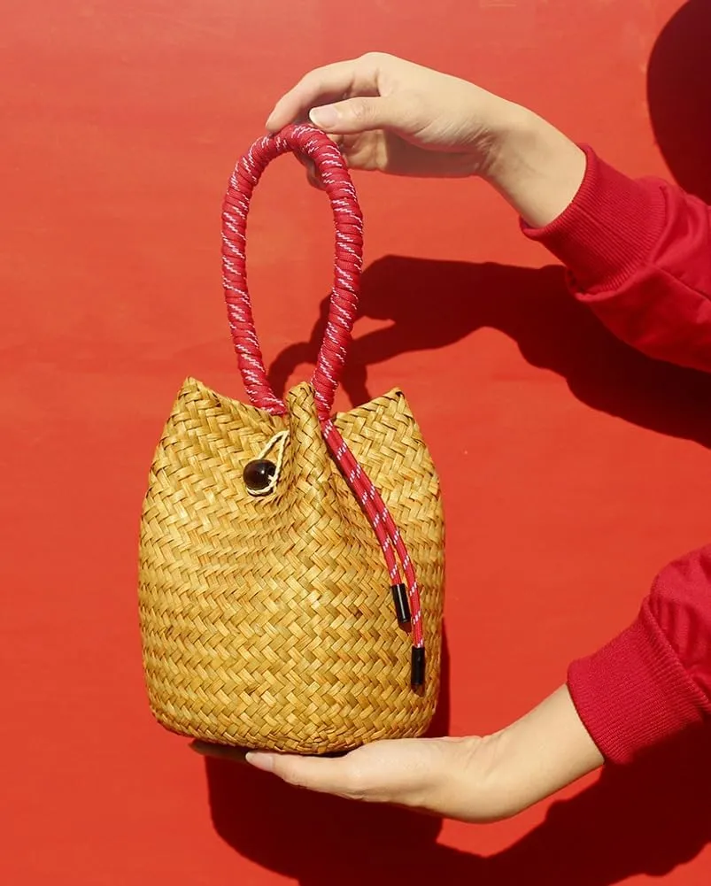 Womens Handwoven Spiral Bucket Bag Straw Tote Beach Vacation Purse Rattan Woven Wedding Handbag Summer Small Purse